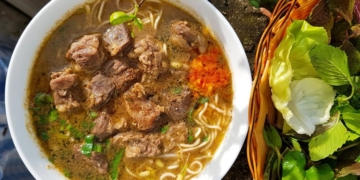 cach nau mi thit bo sieu hap dan cho bua sang day nang luong avt 1200x676 1