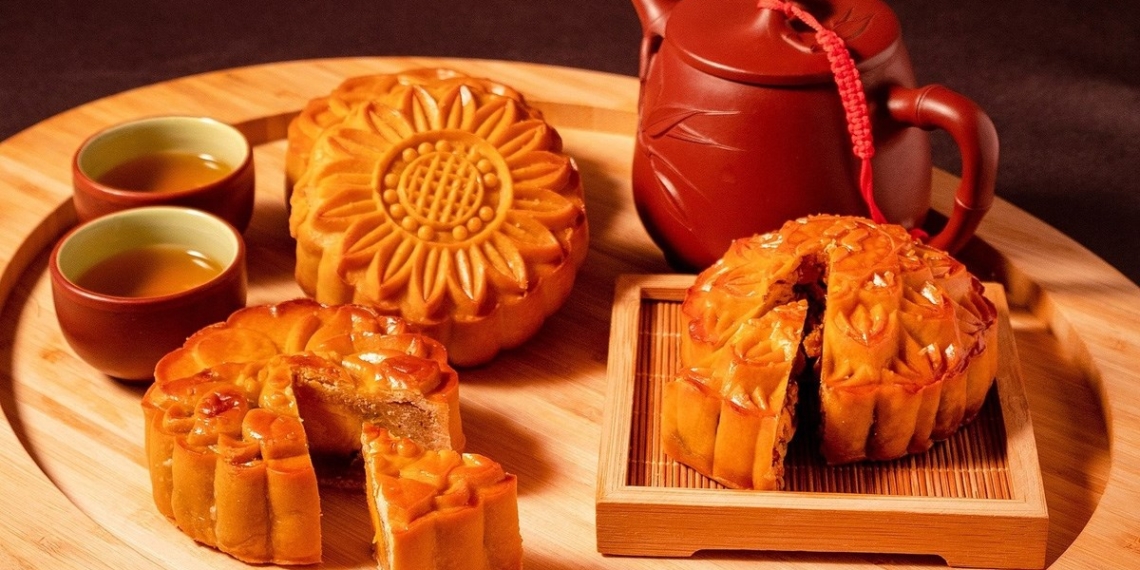 Bí quyết làm vỏ bánh trung thu mềm mịn, không lo bị cứng hay nứt vỡ 1 cach nhao tron bot nuong banh trung thu khong bi nut vo avt 1200x676 1