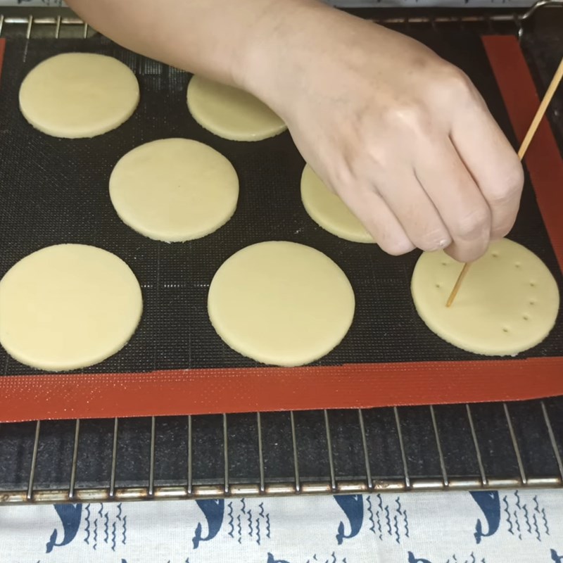 Bước 3 Cán bột và tạo hình Bánh quy bơ sữa cosy