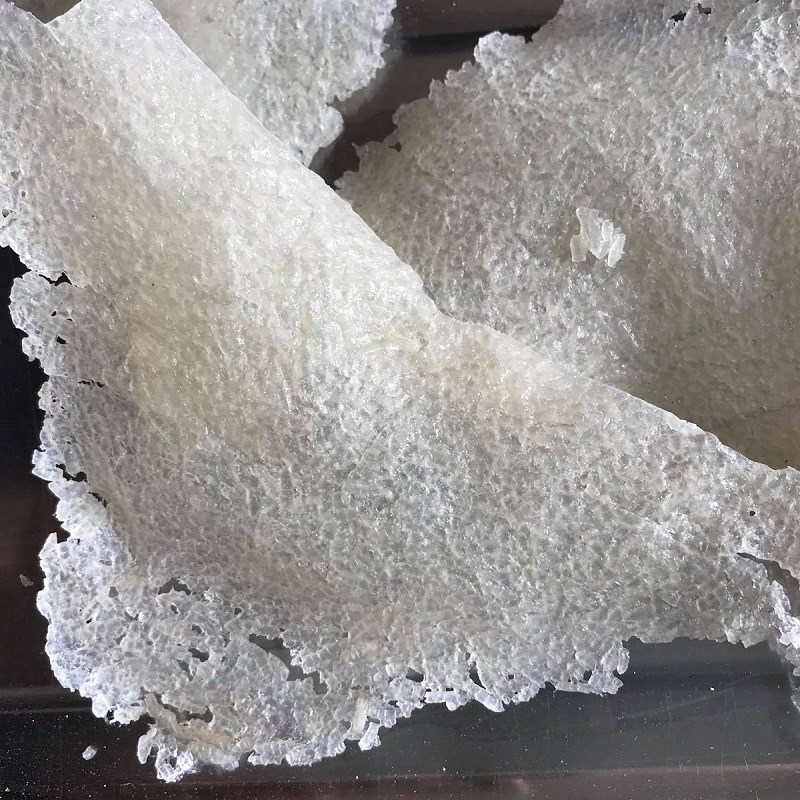 Bước 1 Cán mỏng và phơi cơm Cơm cháy chiên nước mắm ăn kèm ruốc tép