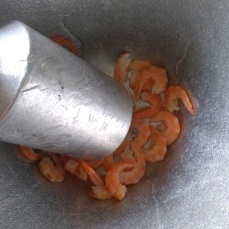 Bước 1 Sơ chế nguyên liệu Canh cải ngồng tôm khô