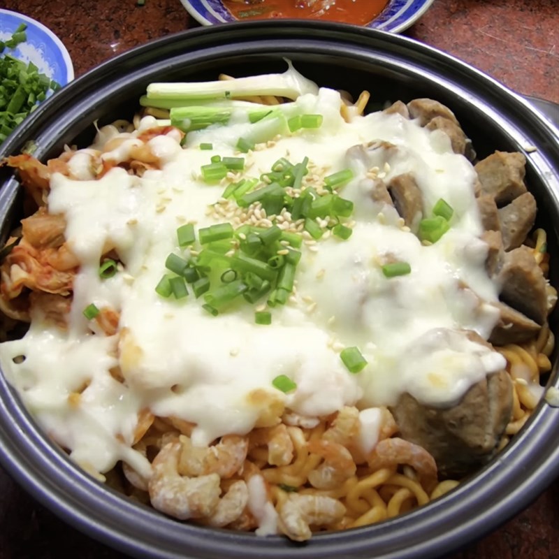 Bước 5 Thành phẩm Mì trộn bò viên phô mai