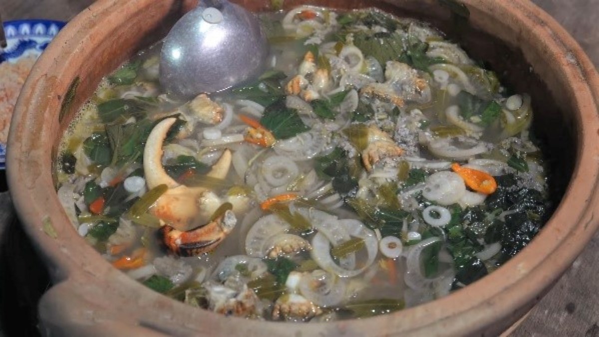 Canh cua nấu lá me
