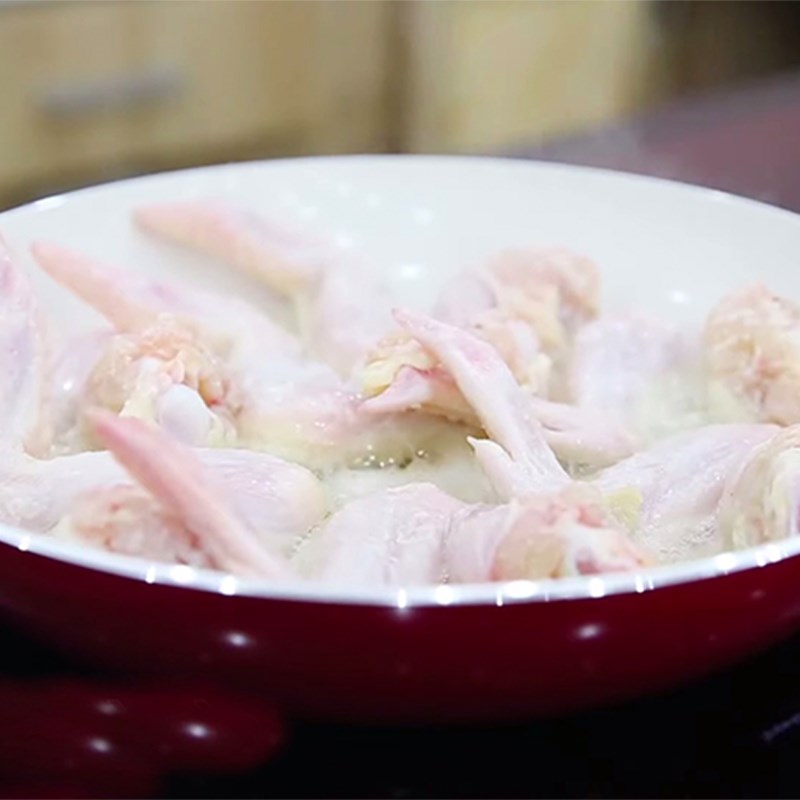 Bước 2 Chiên cánh gà Cánh gà chiên nước mắm