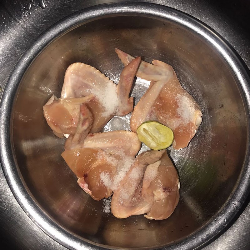 Bước 1 Sơ chế nguyên liệu Cánh gà chiên nước mắm (công thức được chia sẻ từ người dùng)