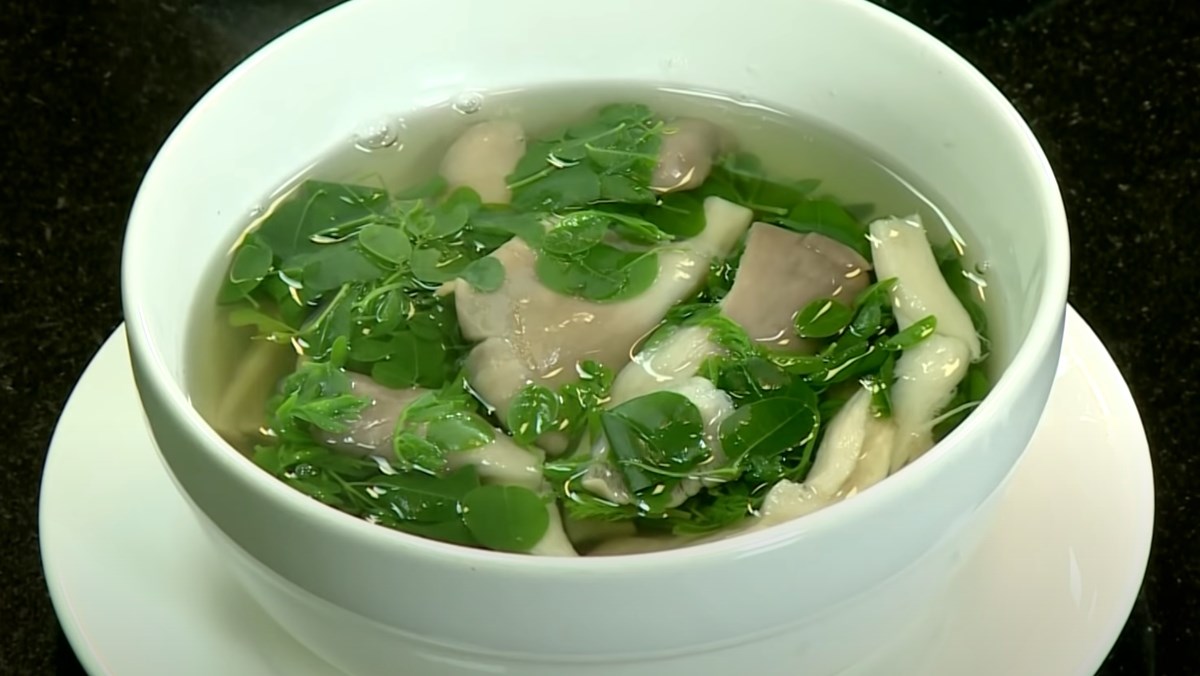 Canh nấm bào ngư chùm ngây