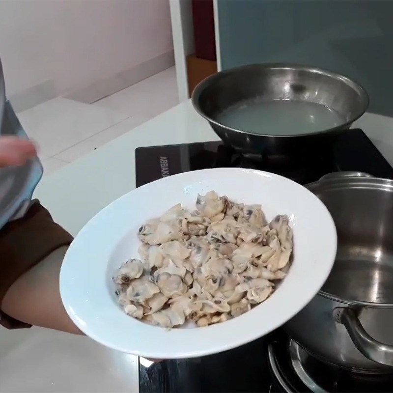 Bước 3 Tách thịt nghêu Canh nghêu thì là
