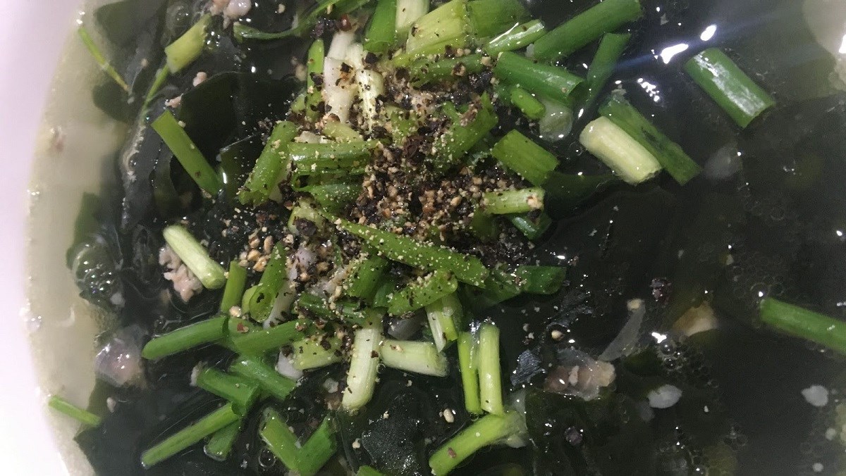 Canh rong biển thịt heo băm
