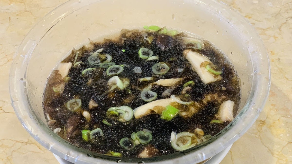 Canh rong biển thịt bò bằm