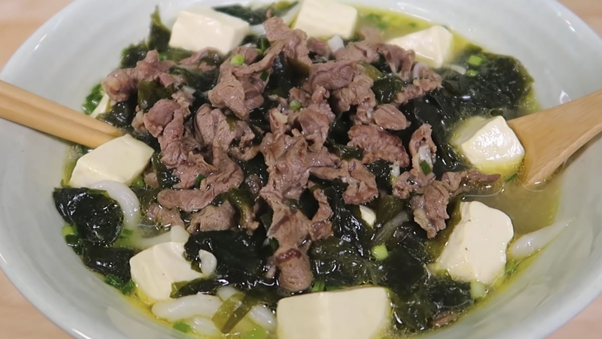 Canh rong biển thịt bò đậu hũ