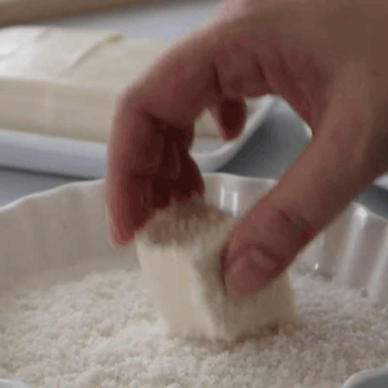 Bước 4 Cắt bánh và lăn dừa Pudding sữa dừa
