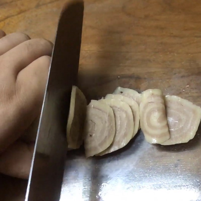 Bước 3 Cắt bánh và nướng bánh Bánh tai heo bằng nồi chiên không dầu