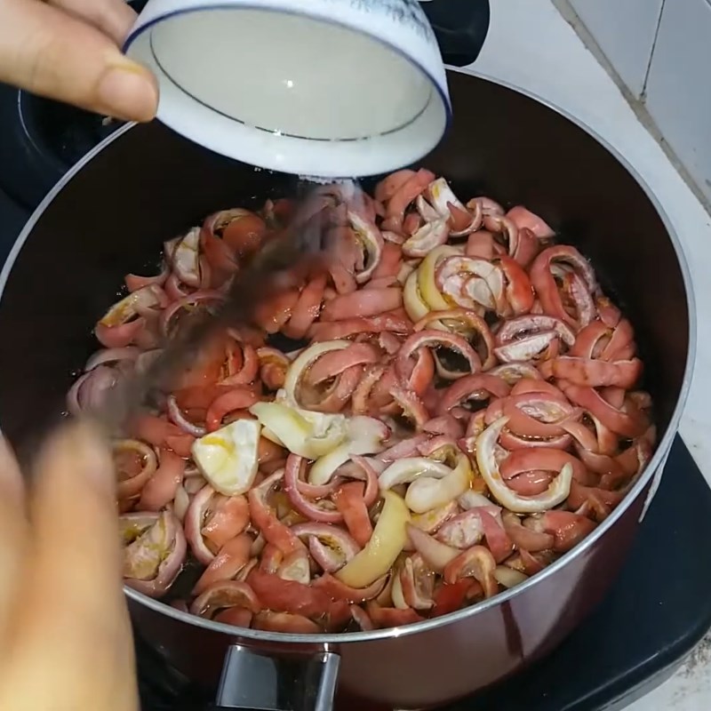 Bước 2 Cắt sợi và luộc chanh dây Mứt vỏ chanh dây