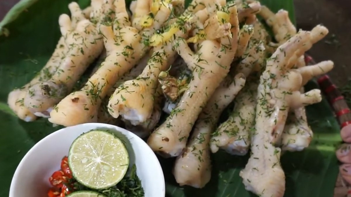 Chân gà luộc gừng