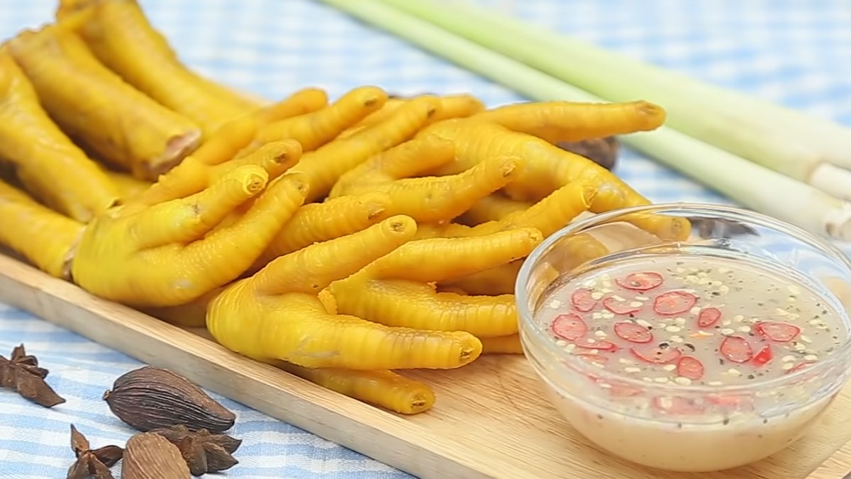 Chân gà luộc thảo quả