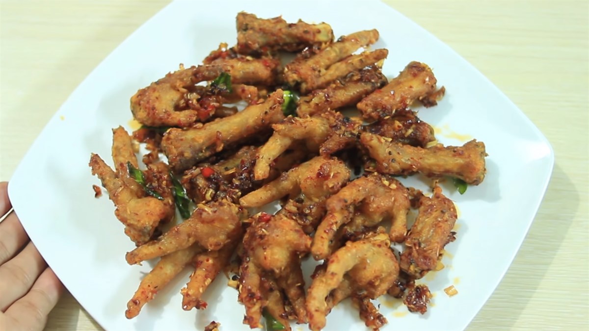 Chân gà xào sả ớt