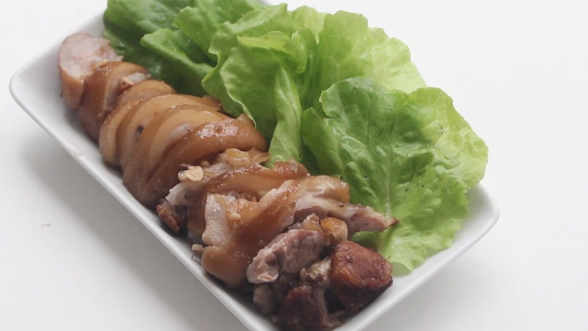 Chân giò hầm thảo mộc Hàn Quốc