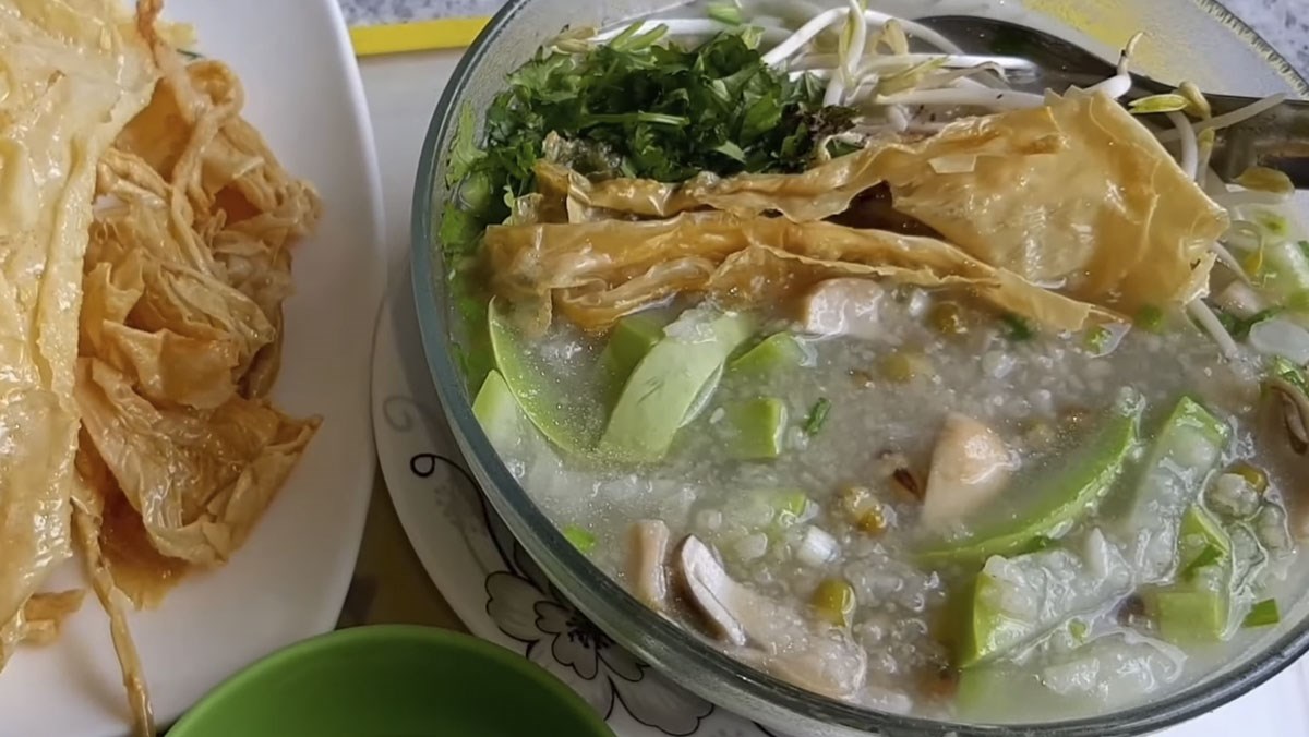 Cháo đậu xanh chay bầu