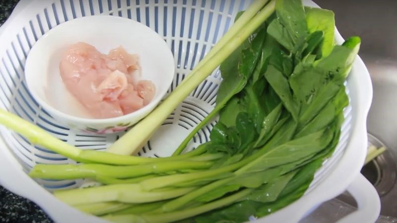 Nguyên liệu món ăn cháo gà cho bé