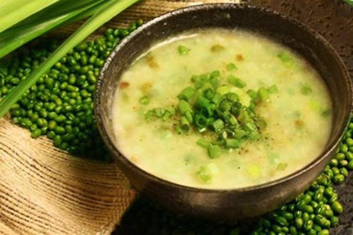 Cháo giò heo đậu xanh