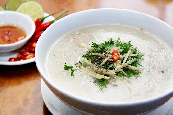 Cháo thịt bò băm xương heo
