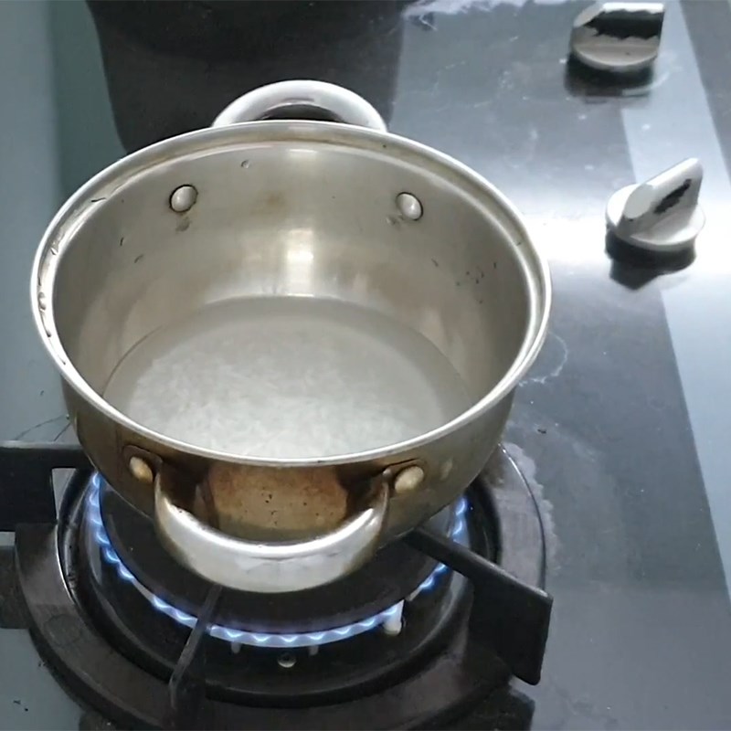 Bước 1 Ngâm gạo và nấu cháo Cháo tôm rau cải ngọt phô mai