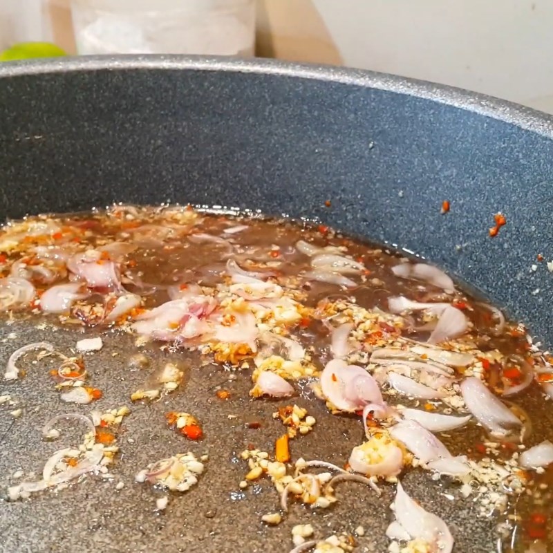 Bước 3 Cháy tỏi Khô cá đù cháy tỏi