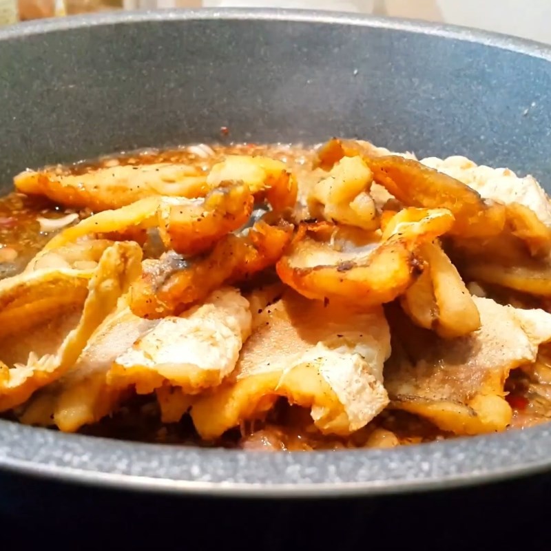 Bước 3 Cháy tỏi Khô cá đù cháy tỏi