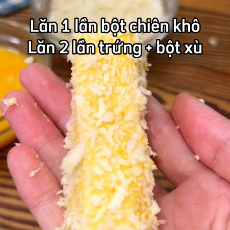 Bước 2 Chế biến Bánh sữa tươi chiên (Công thức được chia sẻ từ Tiktok Cách Nấu Ngon cùng Cách Nấu Ngon)