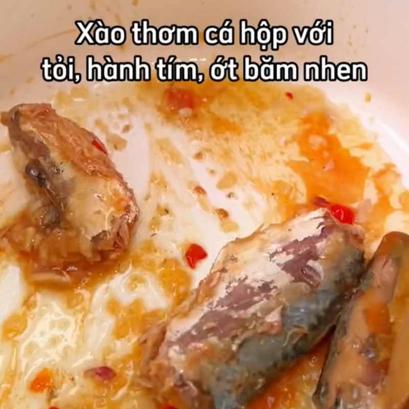 Bước 3 Chế biến Gà nấu cá mòi (Công thức được chia sẻ từ Tiktok vào bếp cùng Cách Nấu Ngon)