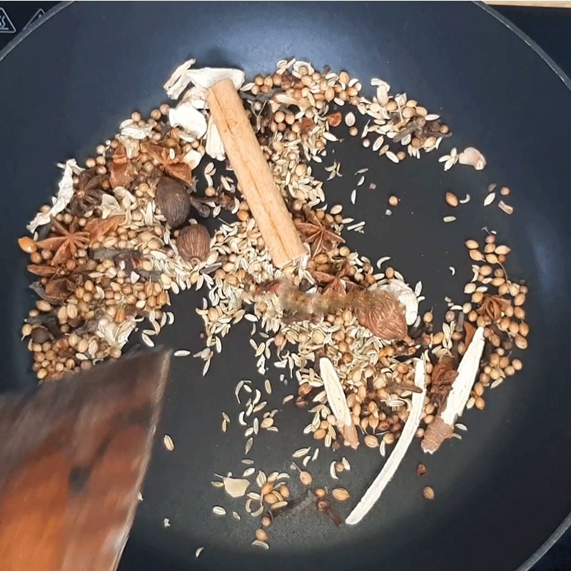 Bước 3 Nấu nước dùng Phở sườn bò