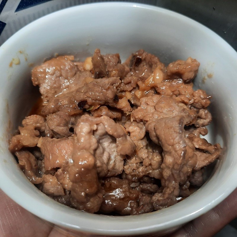 Bước 2 Chế biến thịt bò Thịt bò trộn bắp cải