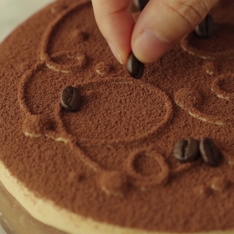 Bước 5 Phết kem và trang trí Cheesecake cà phê