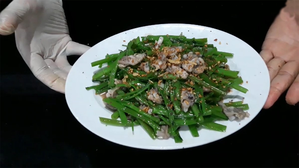 Chem chép xào rau muống
