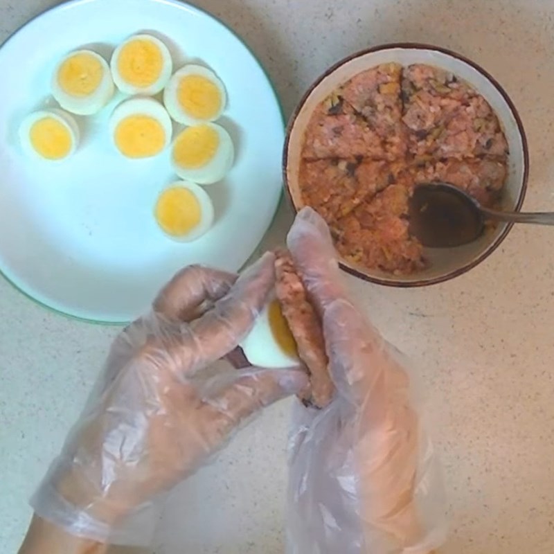 Bước 6 Chia bột và bọc nhân Bánh bao bằng bột mì và bột nở