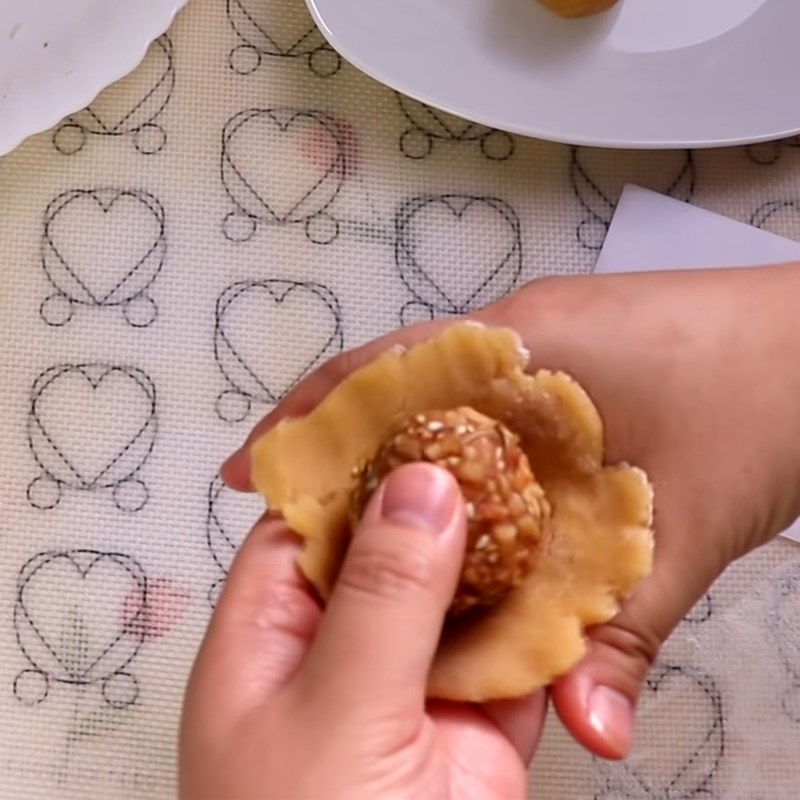 Bước 4 Chia bột và bọc nhân bánh Bánh Trung Thu thập cẩm cho người ăn kiêng