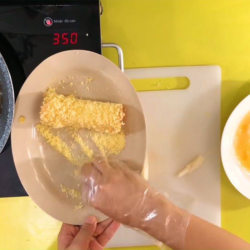 Bước 3 Chiên bánh Sandwich cuộn xúc xích