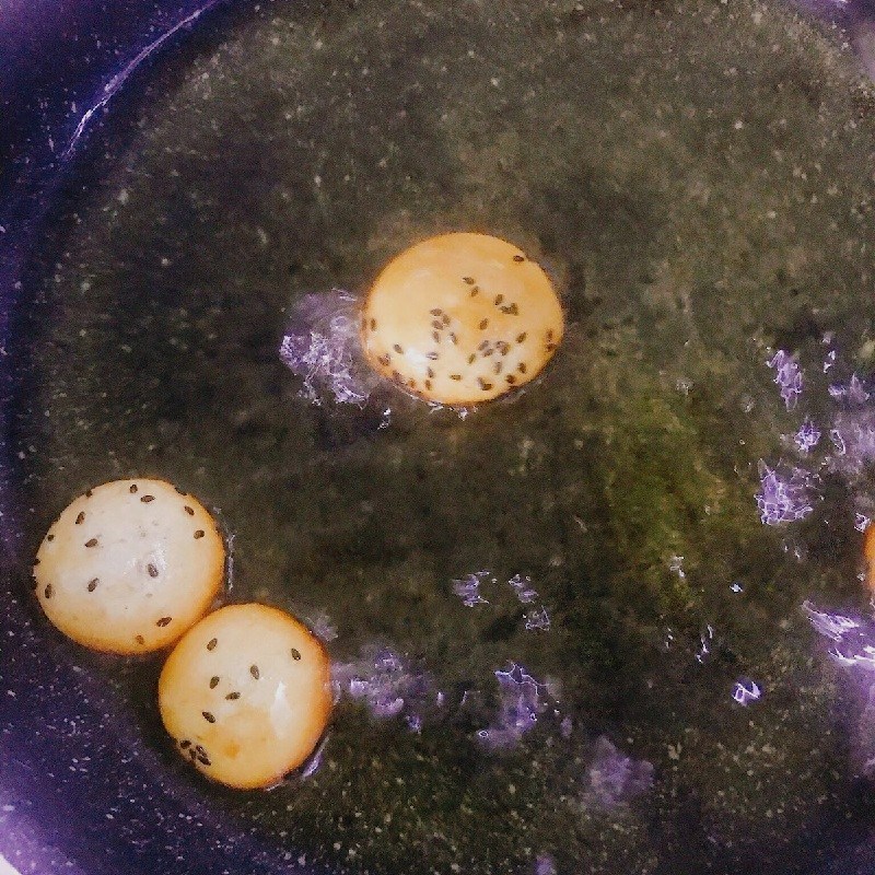 Bước 3 Chiên bánh Bánh khoai lang chiên phồng
