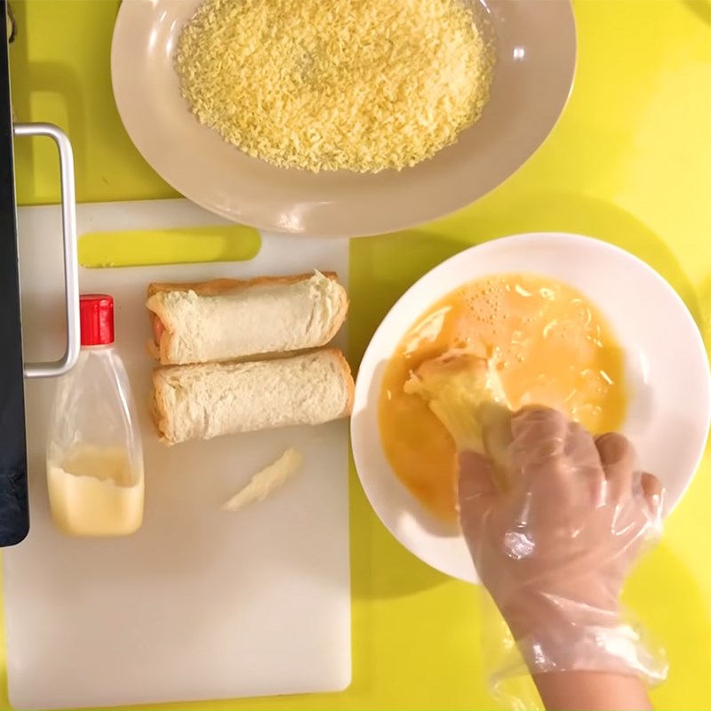 Bước 3 Chiên bánh Sandwich cuộn xúc xích