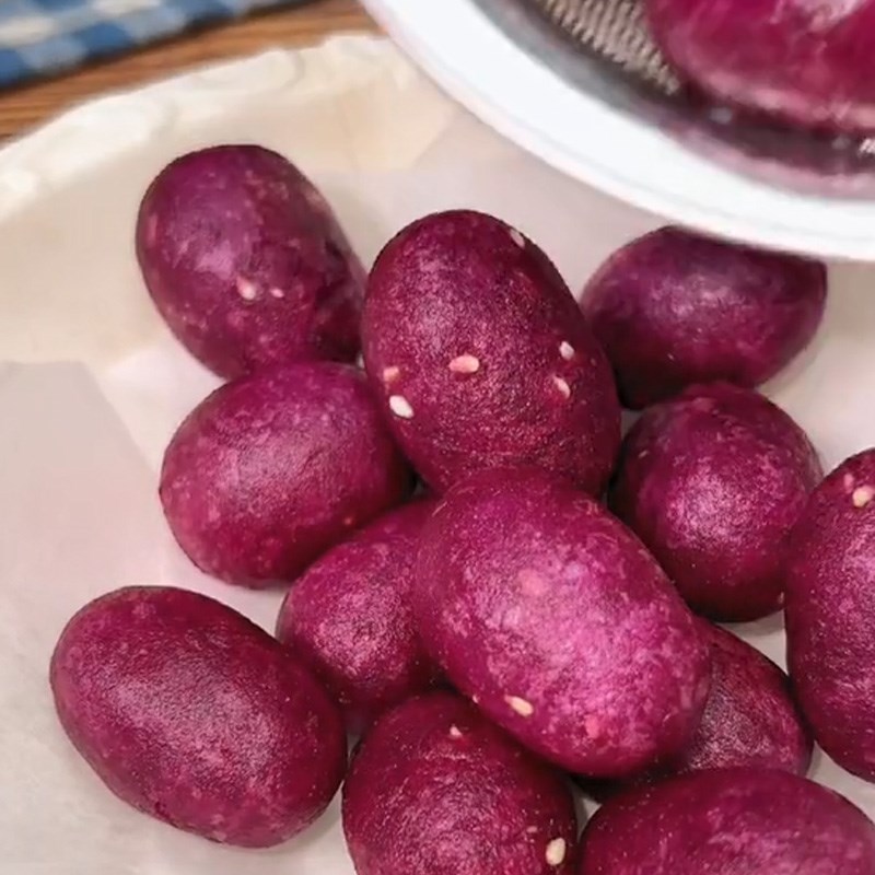 Bước 3 Chiên bánh Bánh khoai lang chiên phồng (Công thức được chia sẻ từ TikTok Cách Nấu Ngon cùng Cách Nấu Ngon)