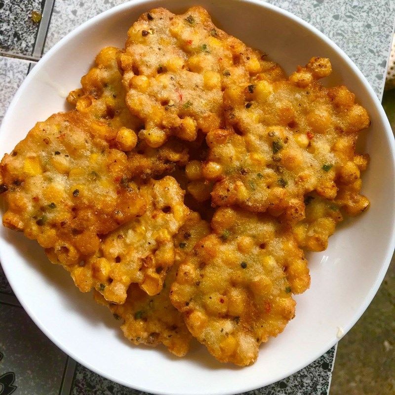 Bước 3 Chiên bánh bắp Bánh bắp chiên giòn