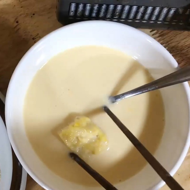 Bước 4 Chiên bánh bắp phô mai Bánh bắp phô mai chiên xù