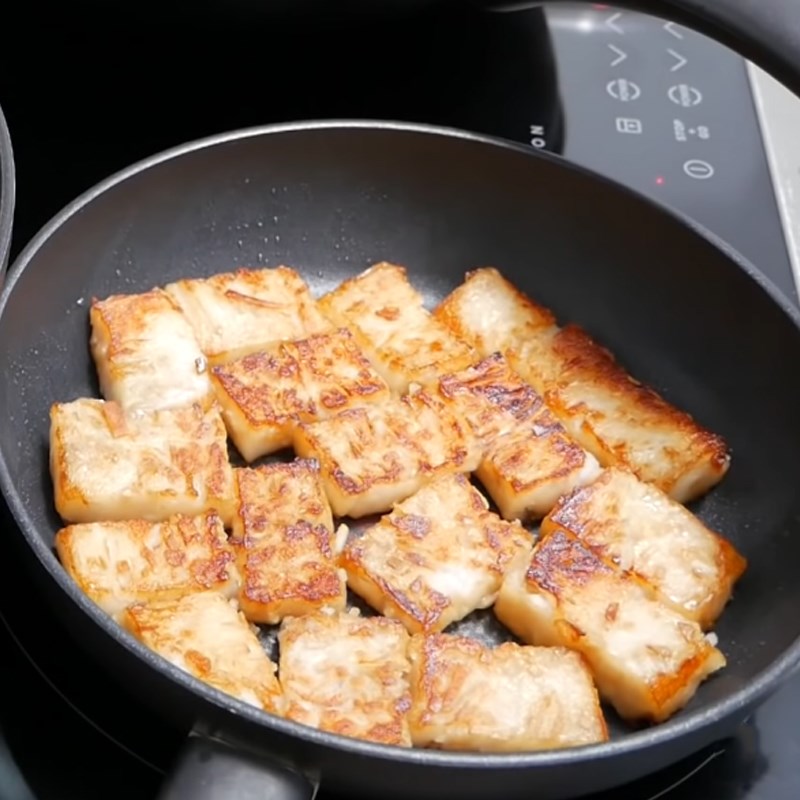 Bước 5 Chiên bột với trứng Bột chiên khoai môn trứng