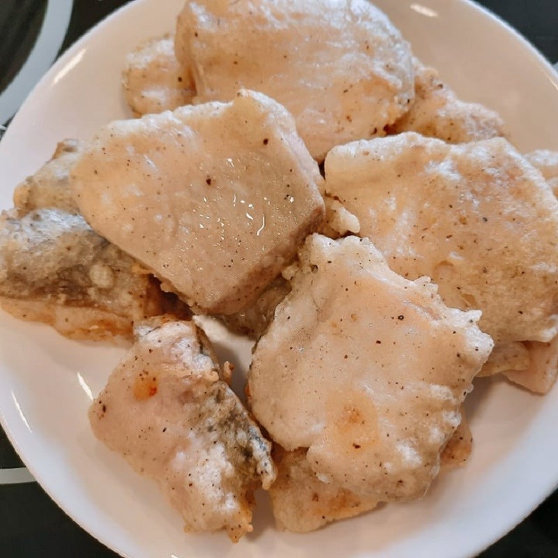 Bước 3 Chiên cá Cá chép chiên bột