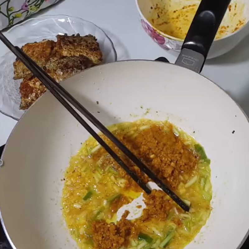 Bước 3 Chiên cá Cá hố chiên sả ớt