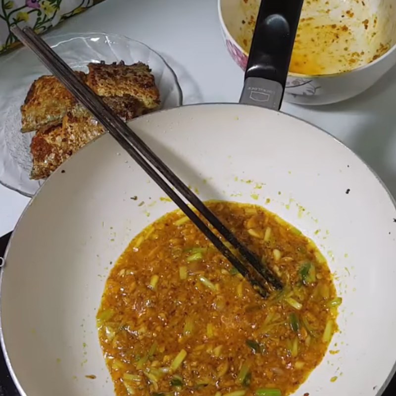 Bước 3 Chiên cá Cá hố chiên sả ớt