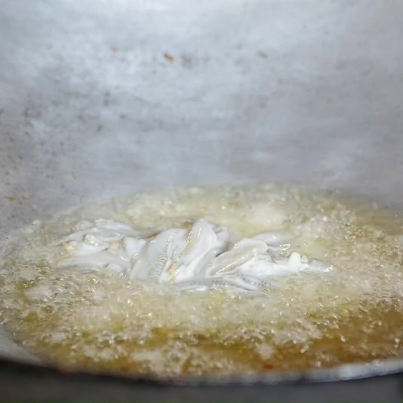 Bước 5 Chiên cá Cá lòng tong chiên bột