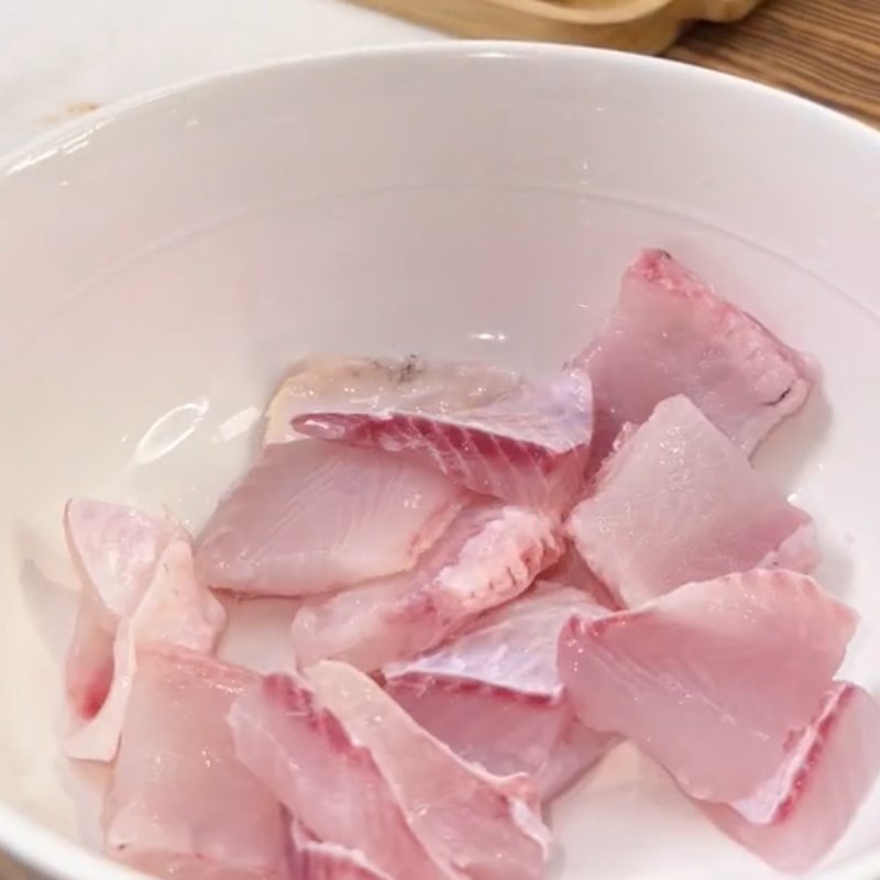 Bước 2 Chiên cá Cá diêu hồng sốt cam (Công thức được chia sẻ từ Tiktok vào bếp cùng Cách Nấu Ngon)