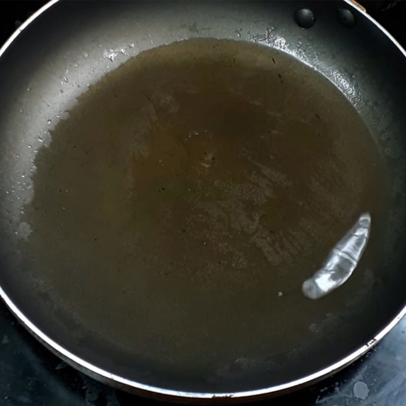 Bước 4 Chiên cá Cá bạc má kho dứa (kho thơm)