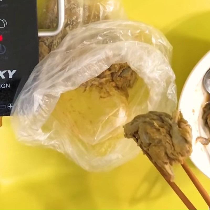 Bước 3 Chiên cá Cá lòng tong chiên giòn